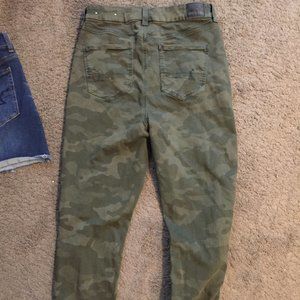 American Eagle Camo Super Hi-Rise Jegging